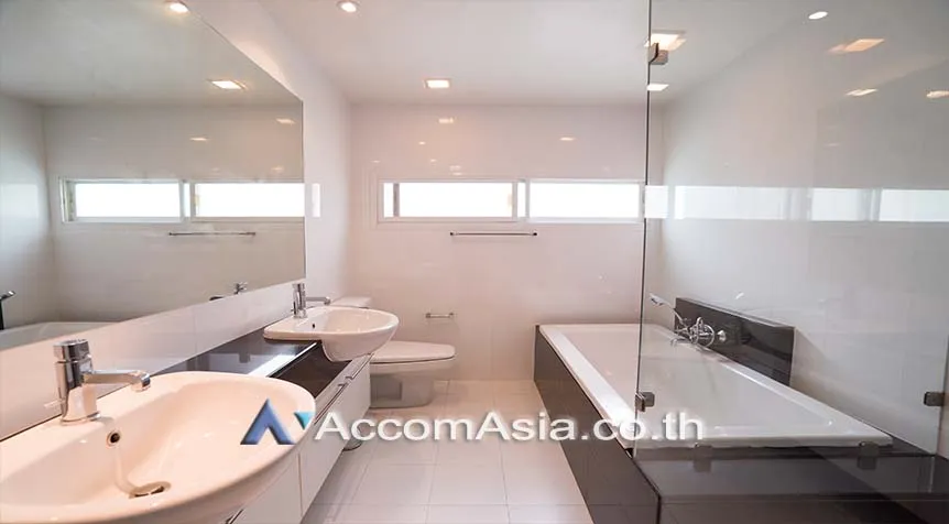 12  4 br House For Rent in Sukhumvit ,Bangkok BTS Phrom Phong at House in compound with common pool 1811030