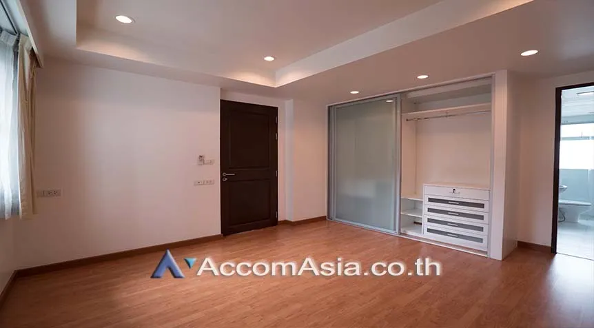 9  4 br House for rent and sale in Sukhumvit ,Bangkok BTS Phrom Phong at House in compound with common pool 1811030