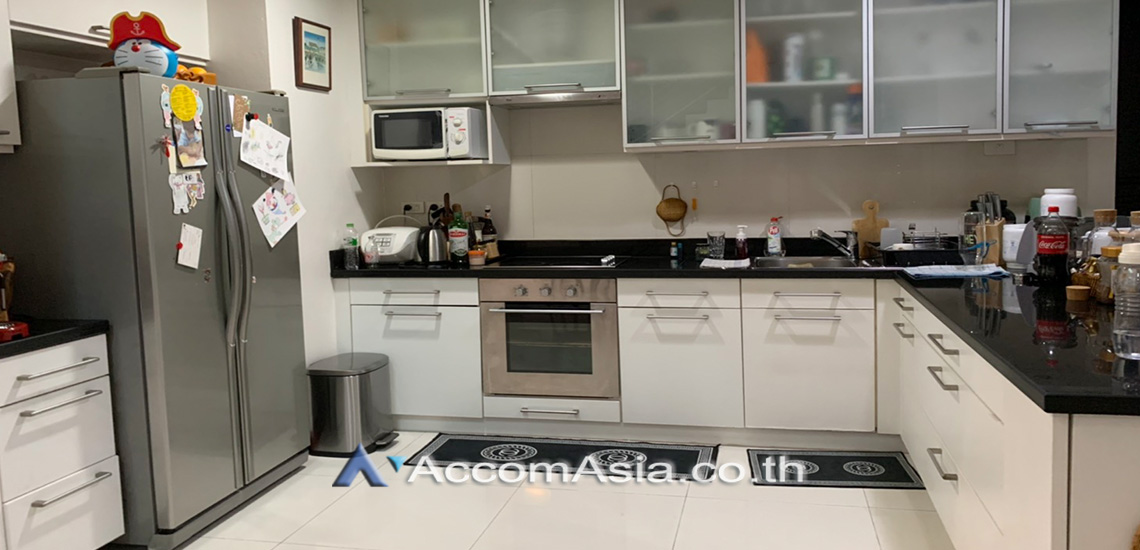 5  4 br House For Rent in Sukhumvit ,Bangkok BTS Phrom Phong at House in compound with common pool 1811032