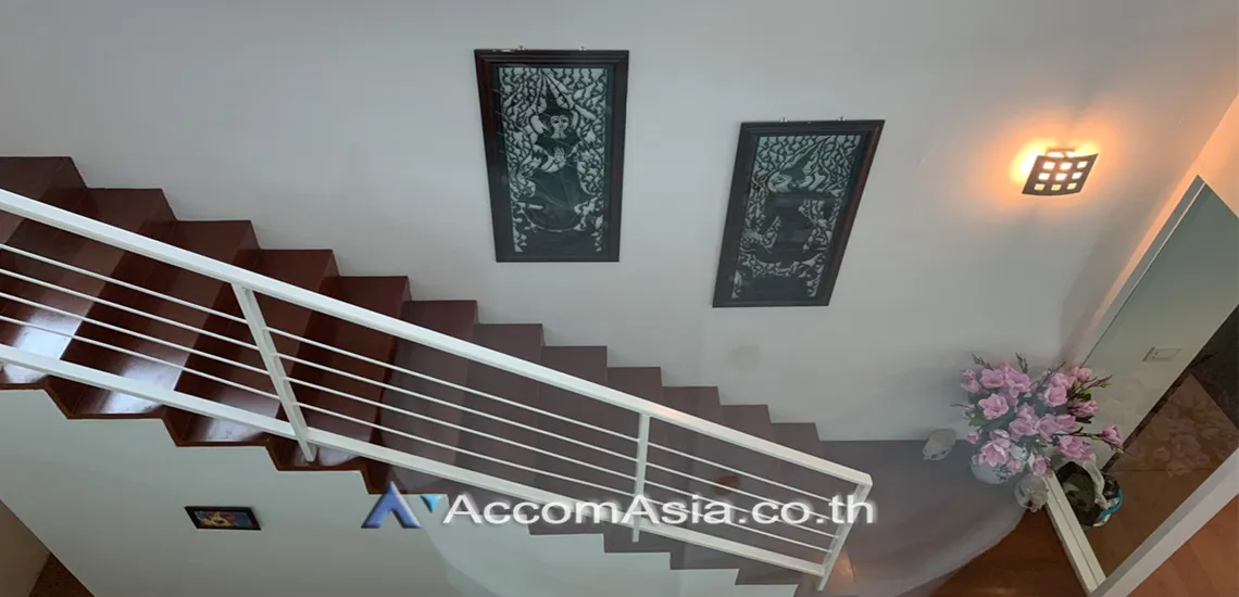 4  4 br House For Rent in Sukhumvit ,Bangkok BTS Phrom Phong at House in compound with common pool 1811032