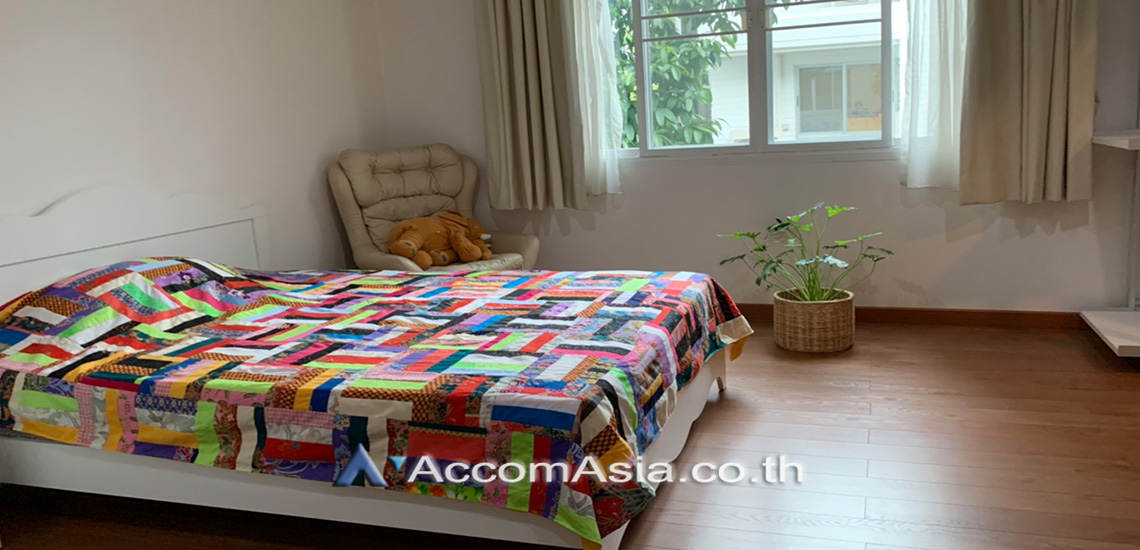 7  4 br House For Rent in Sukhumvit ,Bangkok BTS Phrom Phong at House in compound with common pool 1811032