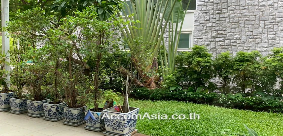 9  4 br House For Rent in Sukhumvit ,Bangkok BTS Phrom Phong at House in compound with common pool 1811032