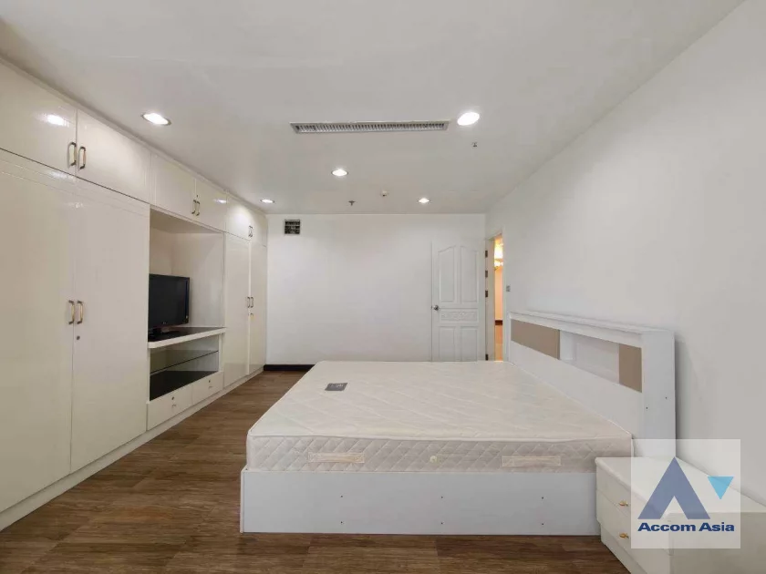 10  2 br Condominium For Rent in Sukhumvit ,Bangkok BTS Nana at Crystal Garden 1511190
