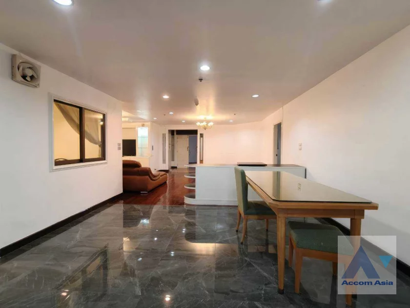 unit 2 Bedrooms  Condominium For Rent in Sukhumvit, Bangkok  near BTS Nana (1511190)