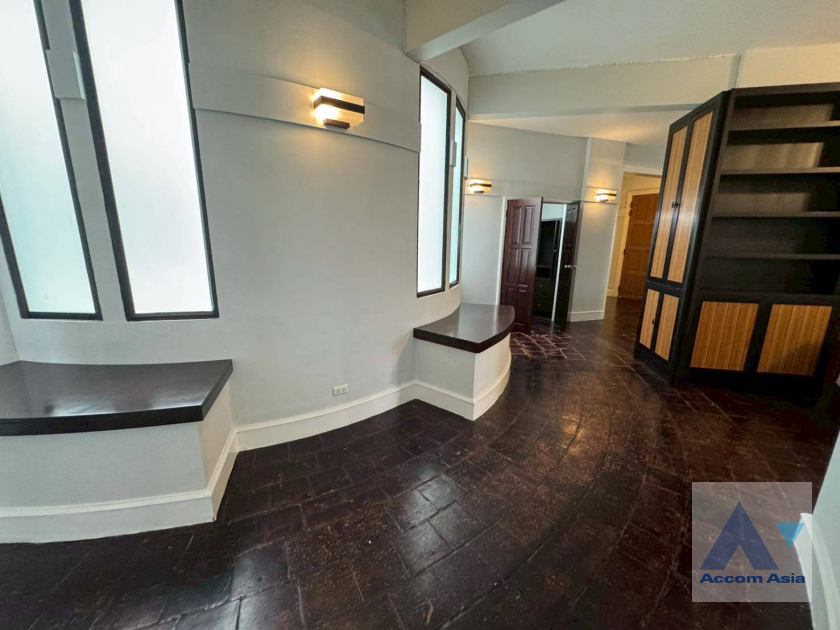 9  2 br Apartment For Rent in Ploenchit ,Bangkok BTS Ploenchit at Set among tropical atmosphere 1411286