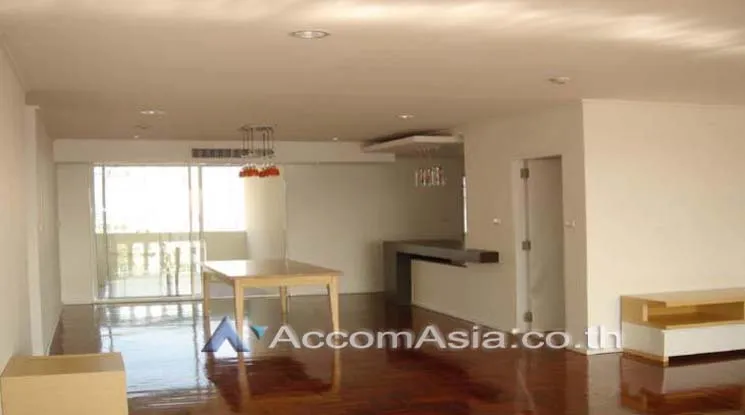 unit 3 Bedrooms  Apartment For Rent in Sathorn, Bangkok  near BTS Chong Nonsi (1411421)