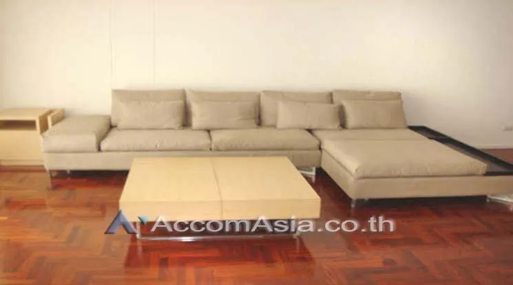 unit 3 Bedrooms  Apartment For Rent in Sathorn, Bangkok  near BTS Chong Nonsi (1411421)