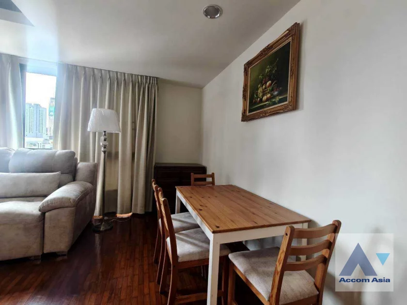 unit 2 Bedrooms  Condominium For Rent in Ploenchit, Bangkok  near BTS Chitlom (1511512)
