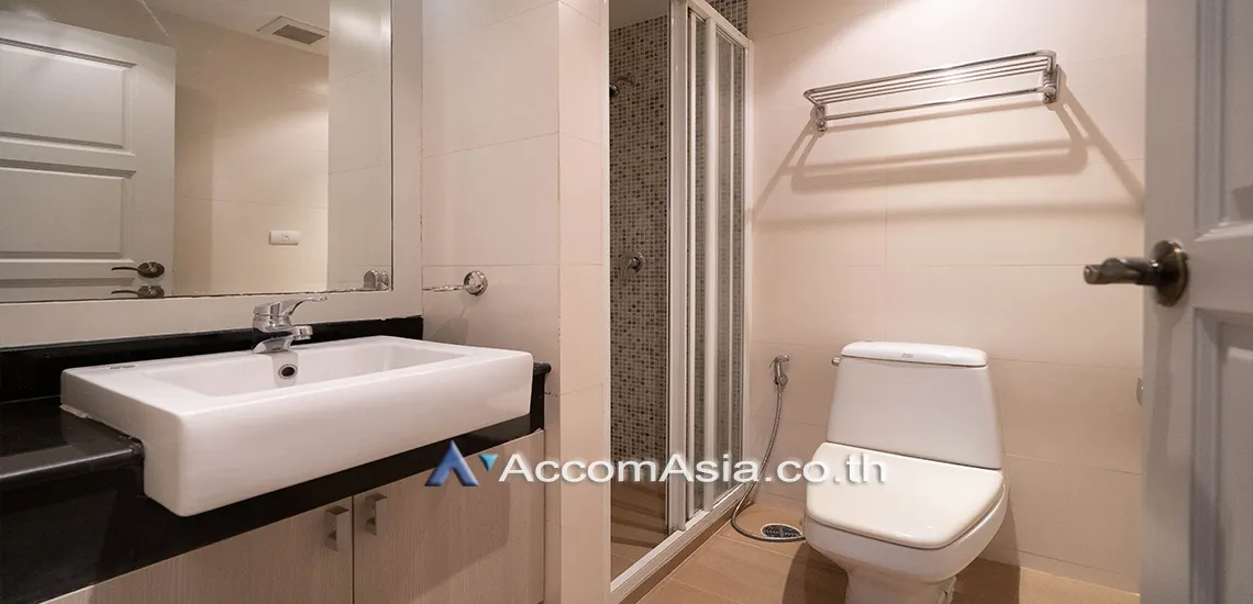 unit 2 Bedrooms  Apartment For Rent in Sukhumvit, Bangkok  near BTS Phrom Phong (1411556)