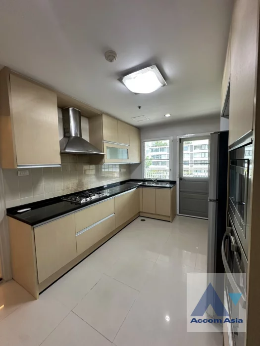 unit 3 Bedrooms  Apartment For Rent in Sukhumvit, Bangkok  near BTS Phrom Phong (1411558)
