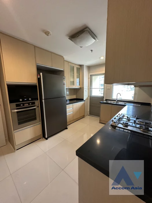 unit 3 Bedrooms  Apartment For Rent in Sukhumvit, Bangkok  near BTS Phrom Phong (1411559)