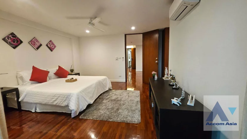 15  3 br Apartment For Rent in Silom ,Bangkok BTS Surasak at High-end Low Rise  1411630