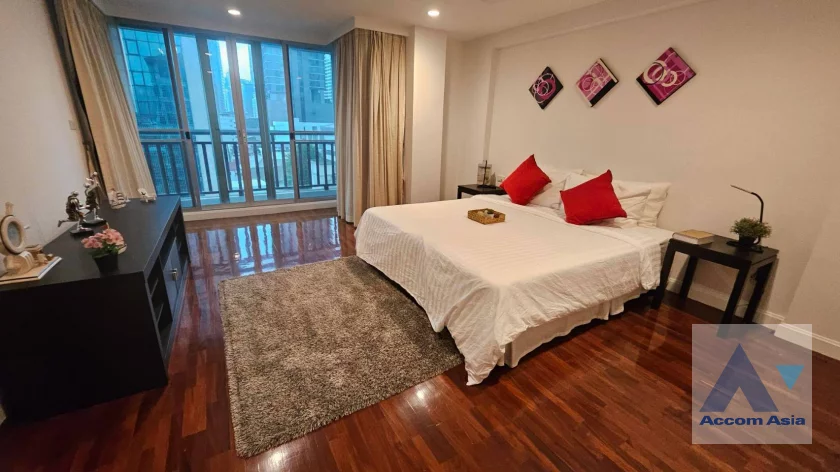 14  3 br Apartment For Rent in Silom ,Bangkok BTS Surasak at High-end Low Rise  1411630