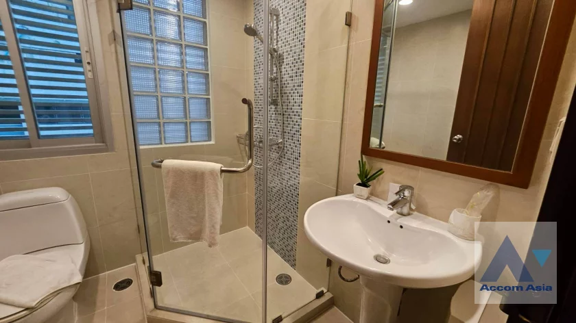 19  3 br Apartment For Rent in Silom ,Bangkok BTS Surasak at High-end Low Rise  1411630
