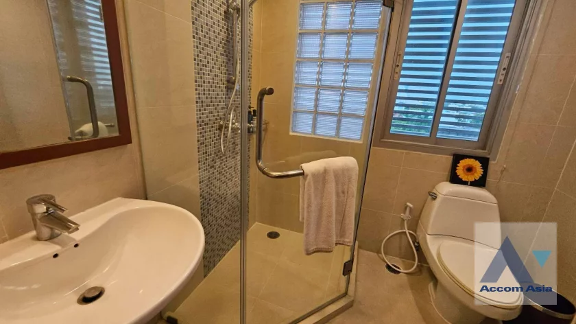18  3 br Apartment For Rent in Silom ,Bangkok BTS Surasak at High-end Low Rise  1411630
