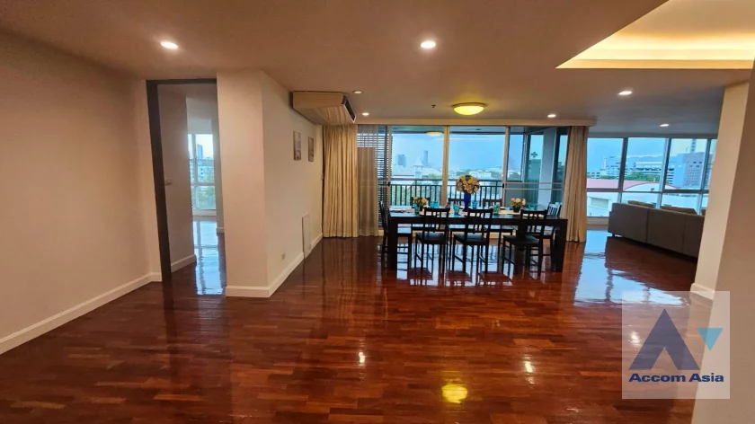 4  3 br Apartment For Rent in Silom ,Bangkok BTS Surasak at High-end Low Rise  1411630