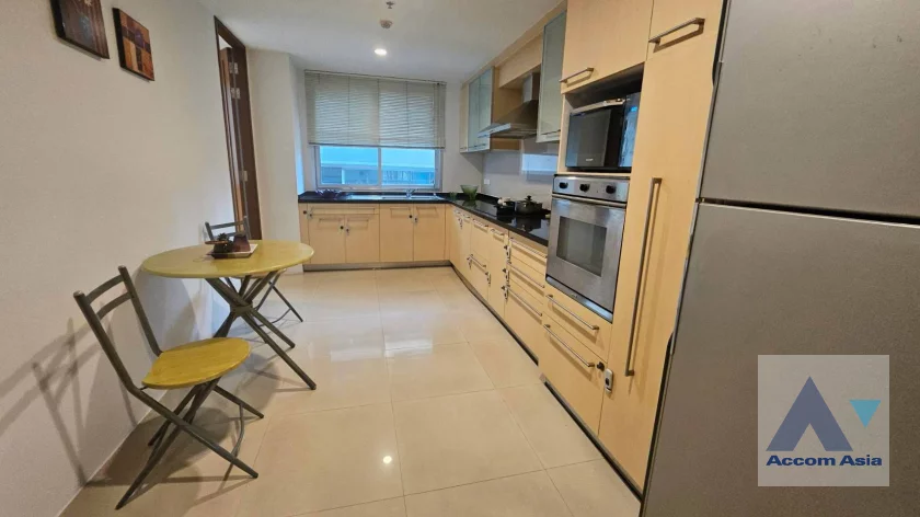8  3 br Apartment For Rent in Silom ,Bangkok BTS Surasak at High-end Low Rise  1411630