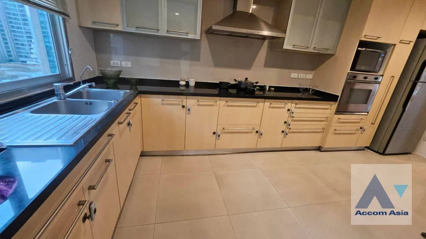 9  3 br Apartment For Rent in Silom ,Bangkok BTS Surasak at High-end Low Rise  1411630