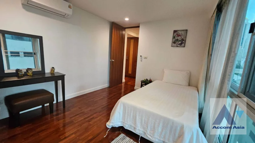 11  3 br Apartment For Rent in Silom ,Bangkok BTS Surasak at High-end Low Rise  1411630