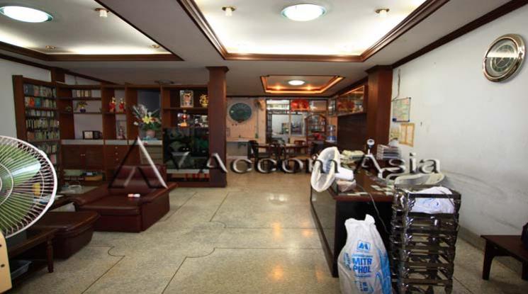 unit 6 Bedrooms  House For Rent in Sathorn, Bangkok  near BTS Saint Louis (2511799)