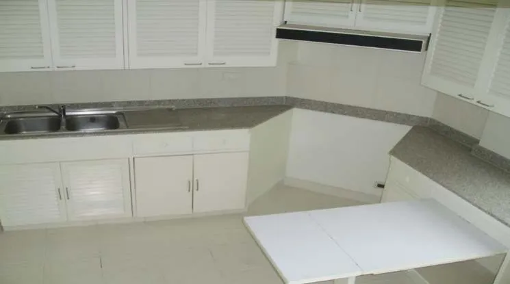 6  3 br House For Rent in Ploenchit ,Bangkok  2511898