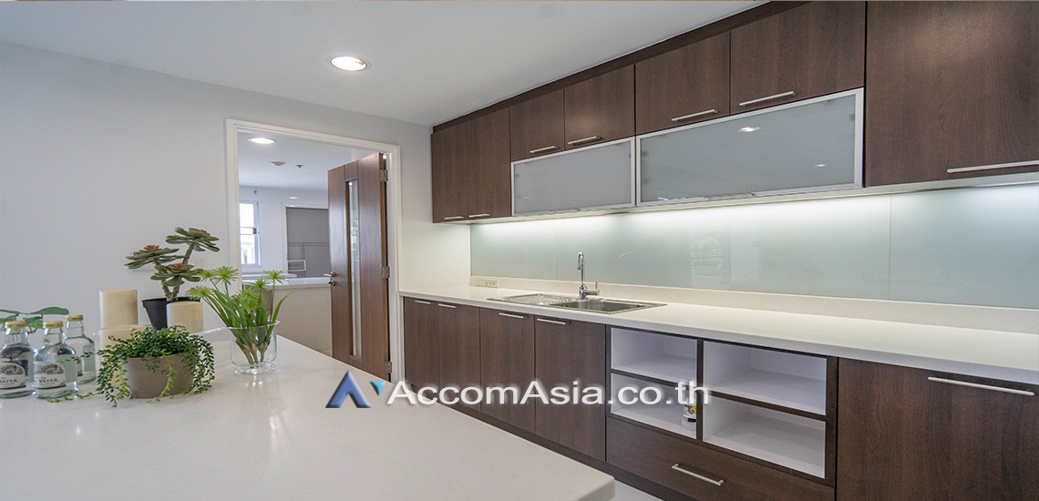 4  3 br Apartment For Rent in Sukhumvit ,Bangkok BTS Ekkamai at Low-rise Apartment, Only 1,000m to BTS 1412000