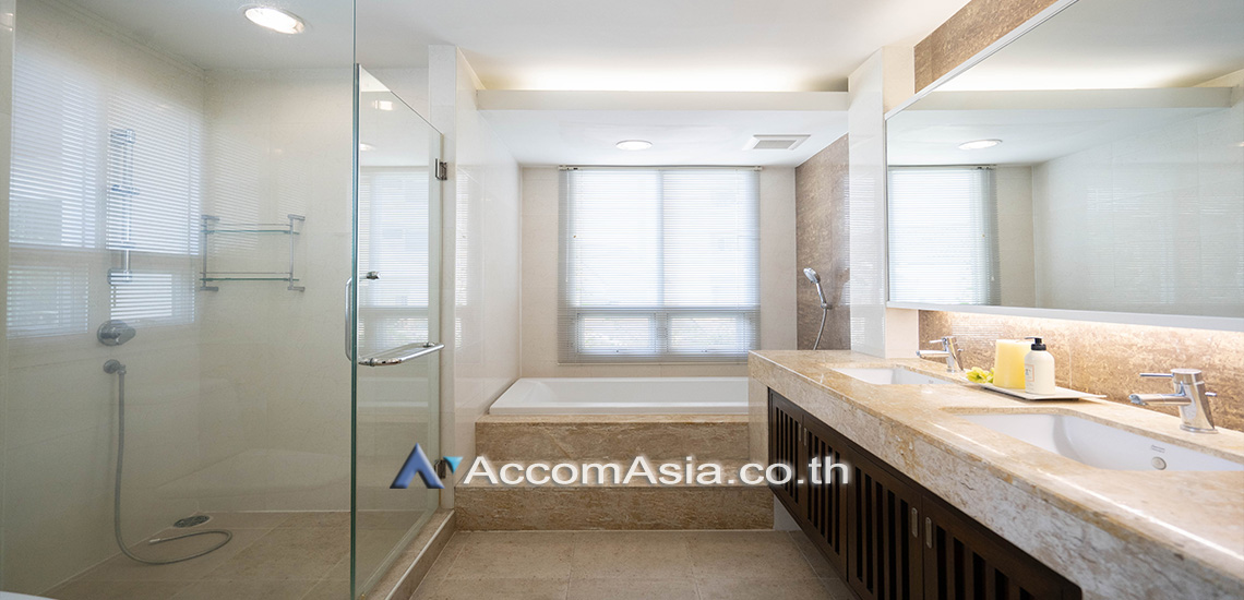 11  3 br Apartment For Rent in Sukhumvit ,Bangkok BTS Ekkamai at Low-rise Apartment, Only 1,000m to BTS 1412000