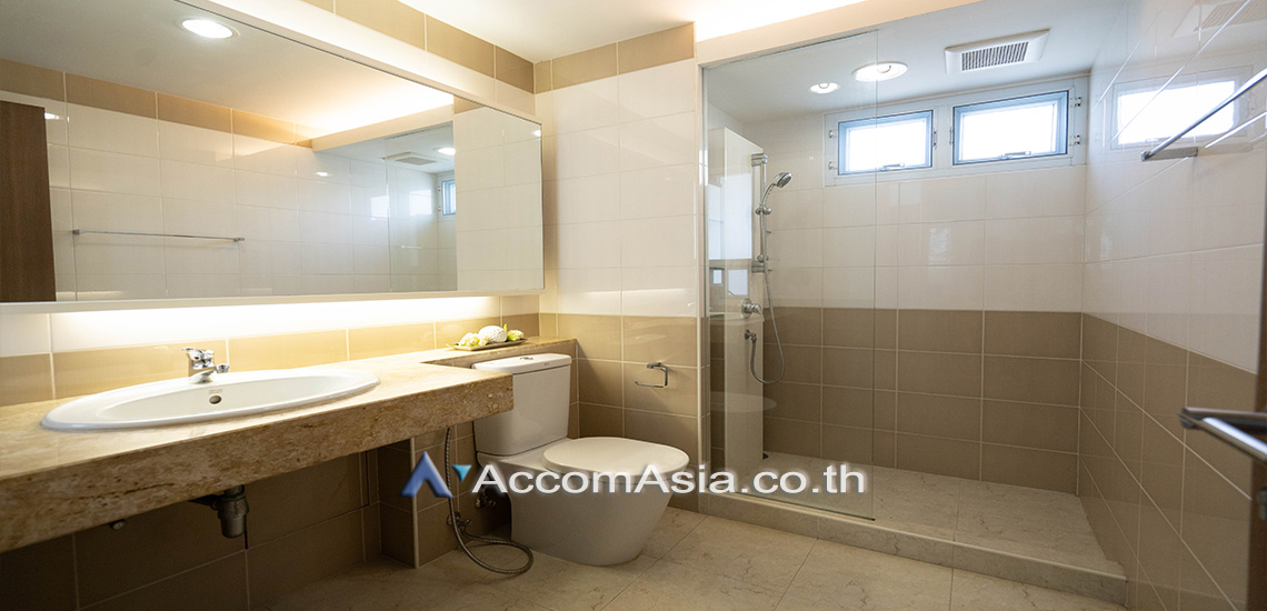 13  3 br Apartment For Rent in Sukhumvit ,Bangkok BTS Ekkamai at Low-rise Apartment, Only 1,000m to BTS 1412000