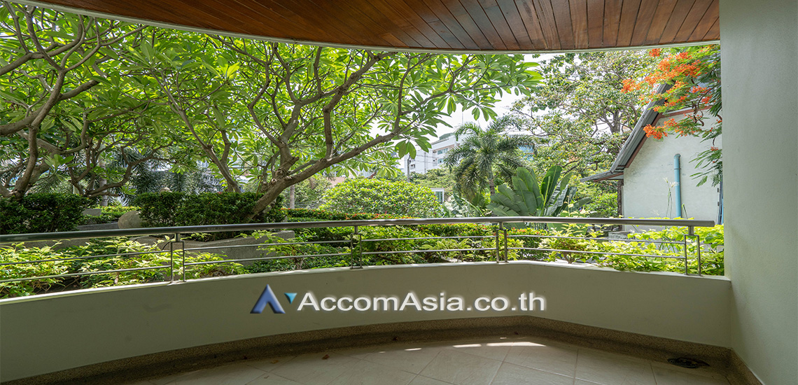 5  3 br Apartment For Rent in Sukhumvit ,Bangkok BTS Ekkamai at Low-rise Apartment, Only 1,000m to BTS 1412000