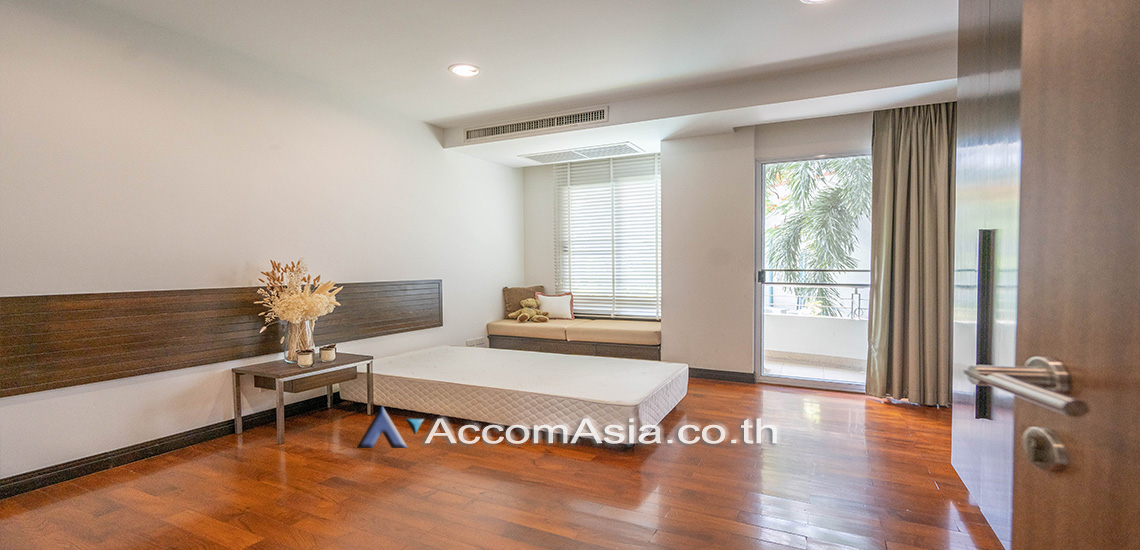 6  3 br Apartment For Rent in Sukhumvit ,Bangkok BTS Ekkamai at Low-rise Apartment, Only 1,000m to BTS 1412000