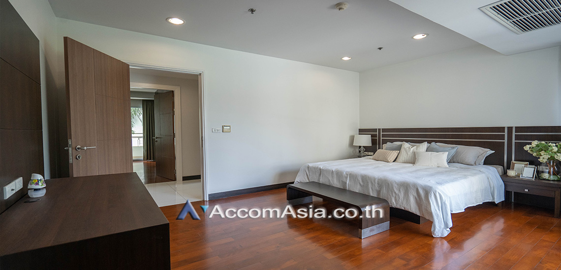 7  3 br Apartment For Rent in Sukhumvit ,Bangkok BTS Ekkamai at Low-rise Apartment, Only 1,000m to BTS 1412000