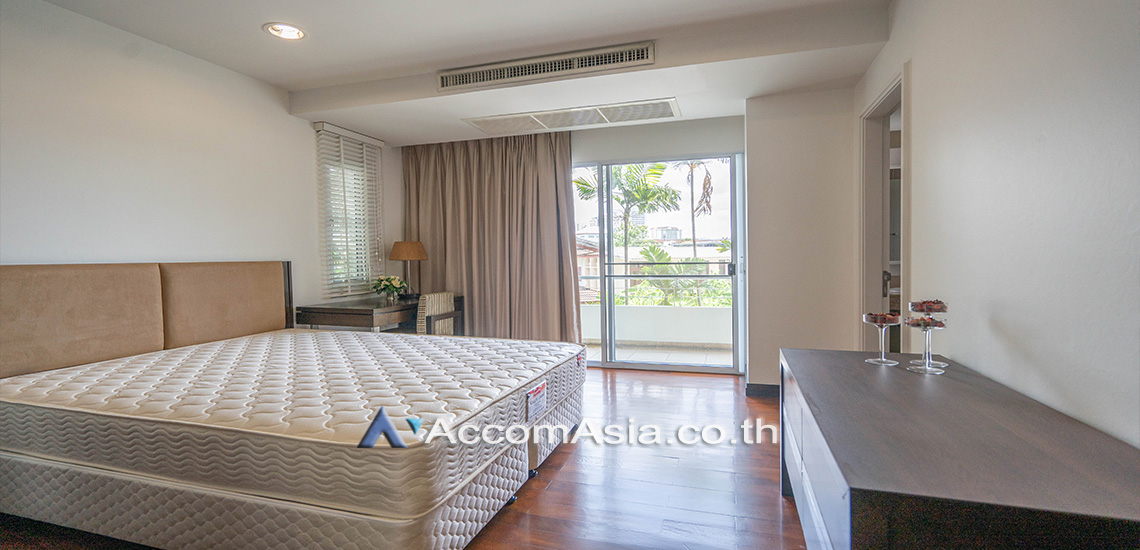 8  3 br Apartment For Rent in Sukhumvit ,Bangkok BTS Ekkamai at Low-rise Apartment, Only 1,000m to BTS 1412000