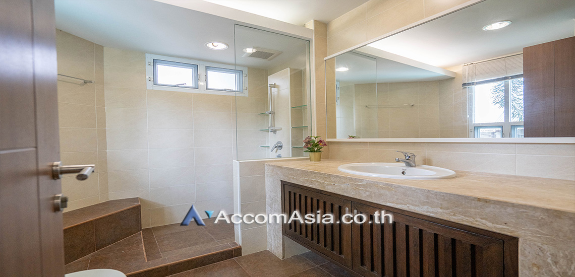 10  3 br Apartment For Rent in Sukhumvit ,Bangkok BTS Ekkamai at Low-rise Apartment, Only 1,000m to BTS 1412000