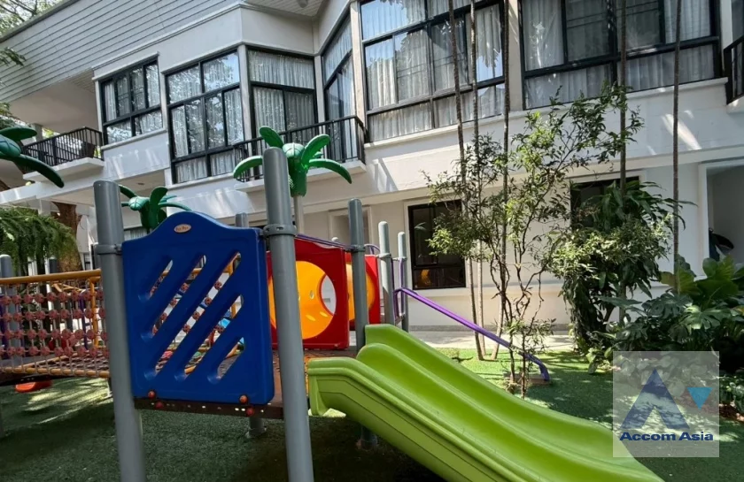 unitPet friendly |  4 Bedrooms  House For Rent in Sukhumvit, Bangkok  near BTS Thong Lo (1512096)