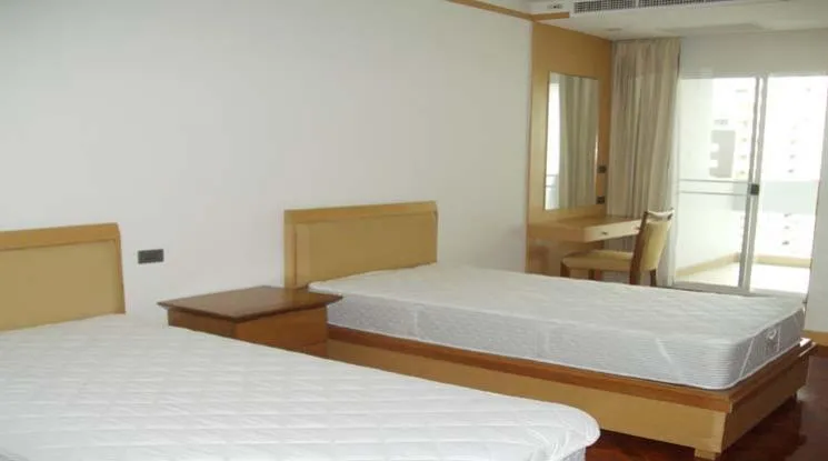 6  3 br Apartment For Rent in Sukhumvit ,Bangkok BTS Nana at Fully Furnished Apartment, Only 2 mins walk to BTS 1412099