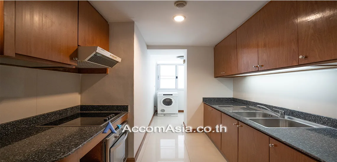 unit 3 Bedrooms  Apartment For Rent in Sathorn, Bangkok  near BTS Chong Nonsi (1412107)