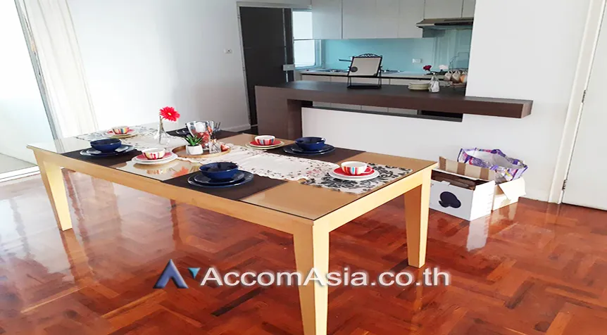 unit 2 Bedrooms  Apartment For Rent in Sathorn, Bangkok  near BTS Chong Nonsi (1412114)