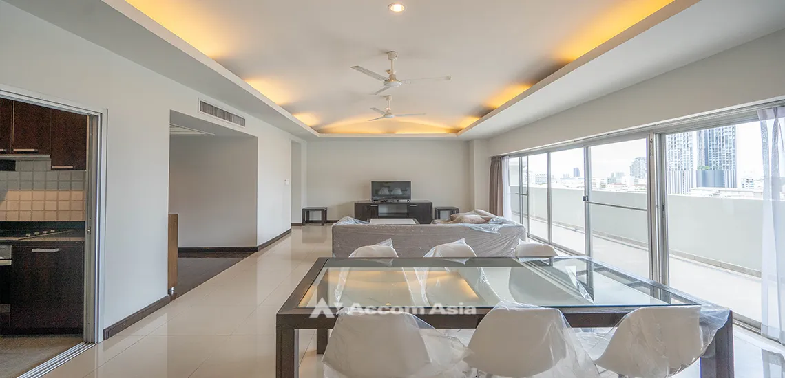 unitPet friendly |  3 Bedrooms  Apartment For Rent in Sathorn, Bangkok  near MRT Lumphini - BTS Chong Nonsi (1412171)