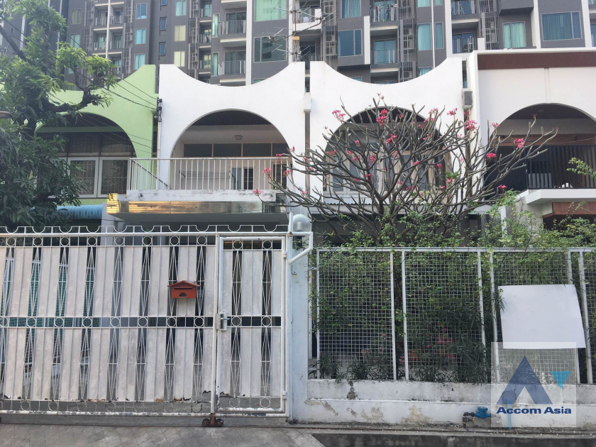  2  3 br House For Rent in Sukhumvit ,Bangkok BTS Ekkamai 2312208