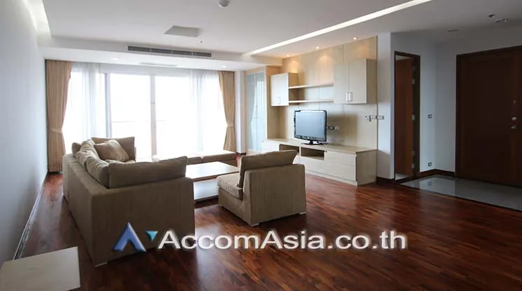 unit 4 Bedrooms  Apartment For Rent in Sukhumvit, Bangkok  near BTS Phrom Phong (1412245)