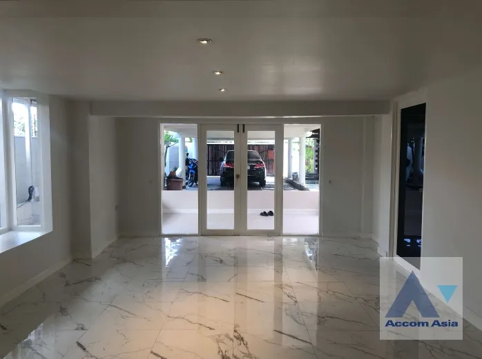 6  House for rent and sale in Sukhumvit ,Bangkok BTS Ekkamai 1712311