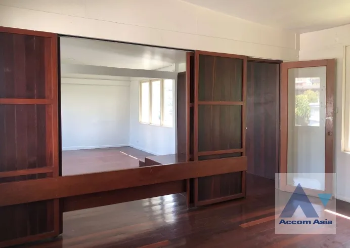 16  House for rent and sale in Sukhumvit ,Bangkok BTS Ekkamai 1712311