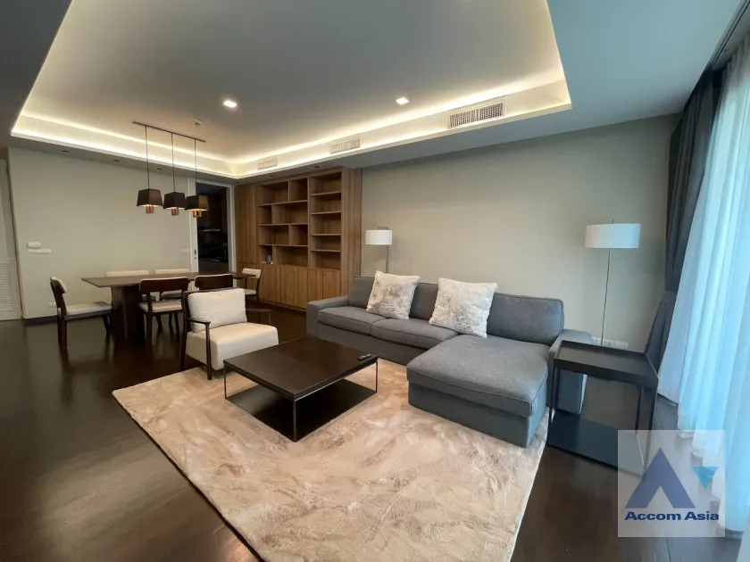 unit 2 Bedrooms  Apartment For Rent in Ploenchit, Bangkok  near BTS Ploenchit (20523)
