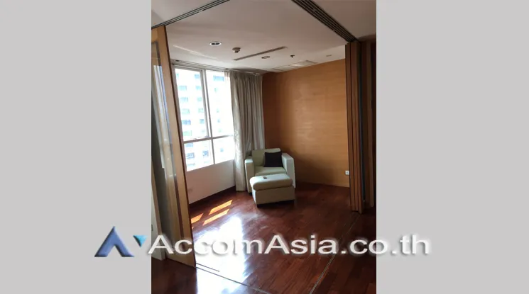 unit 1 Bedroom  Condominium For Rent & Sale in Ploenchit, Bangkok  near BTS Chitlom (1512460)
