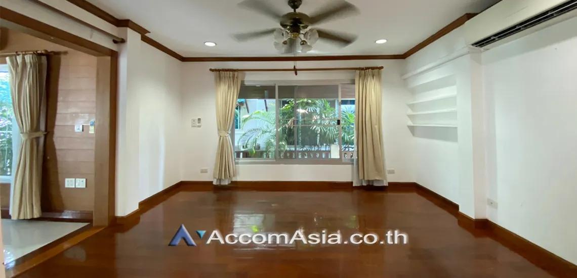 unit 3 Bedrooms  House For Rent in Sukhumvit, Bangkok  near BTS Phrom Phong (1512466)
