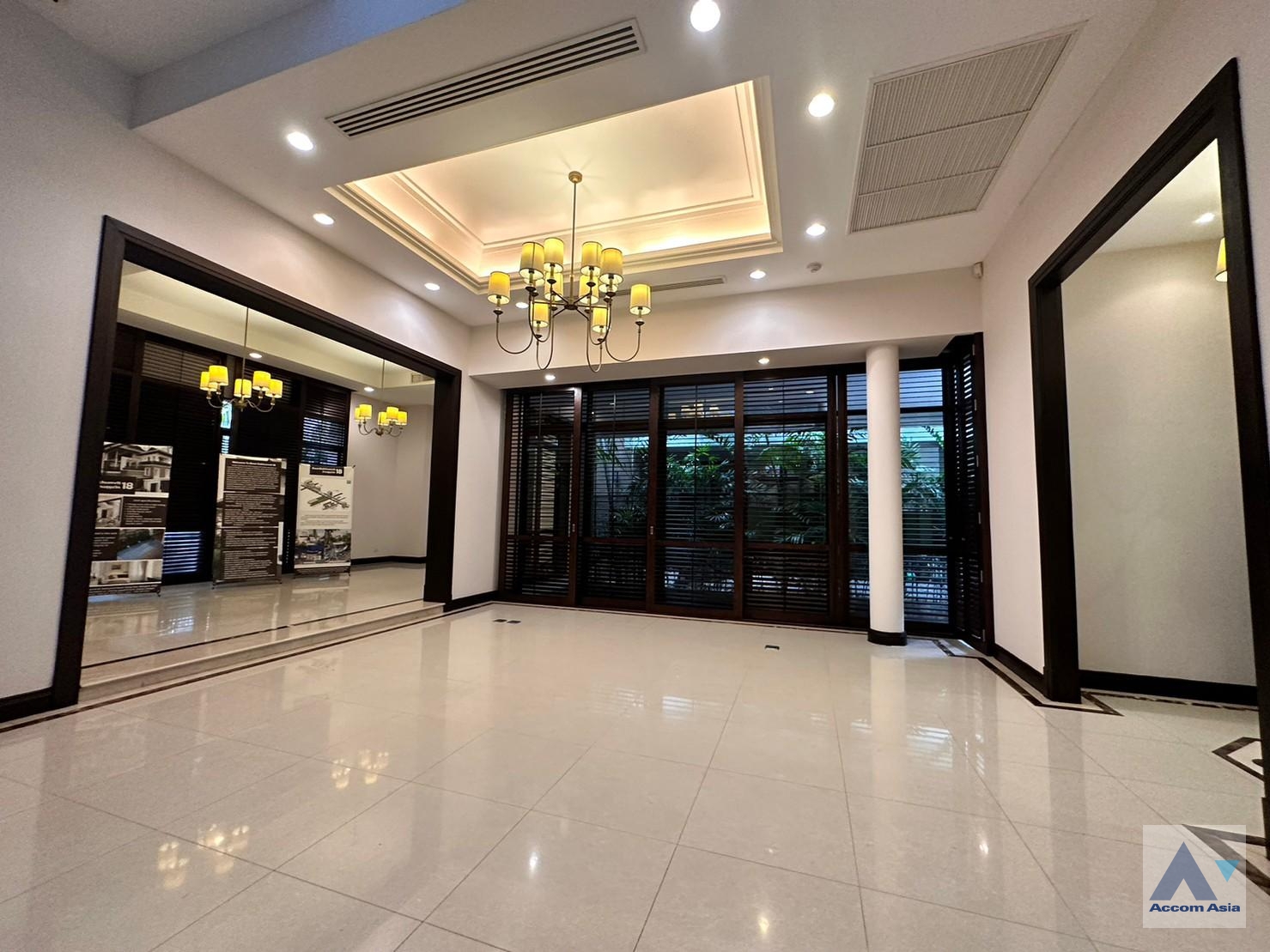  1  4 br House for rent and sale in Sukhumvit ,Bangkok BTS Asok - MRT Sukhumvit at House with pool Exclusive compound 1812512