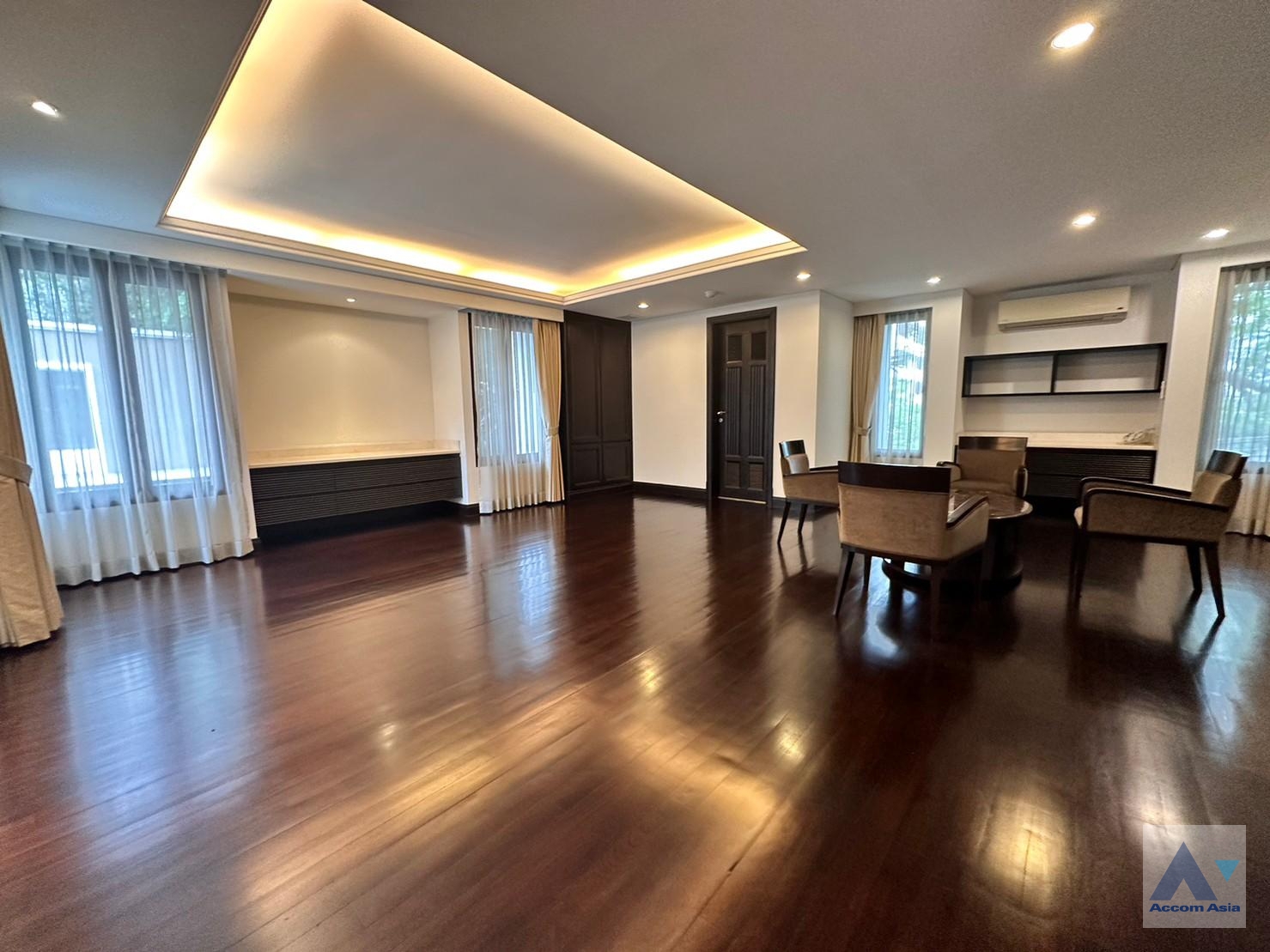 12  4 br House for rent and sale in Sukhumvit ,Bangkok BTS Asok - MRT Sukhumvit at House with pool Exclusive compound 1812512