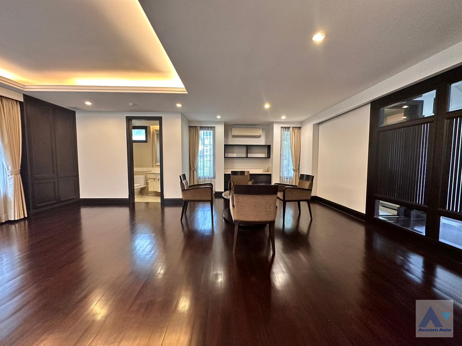 13  4 br House for rent and sale in Sukhumvit ,Bangkok BTS Asok - MRT Sukhumvit at House with pool Exclusive compound 1812512