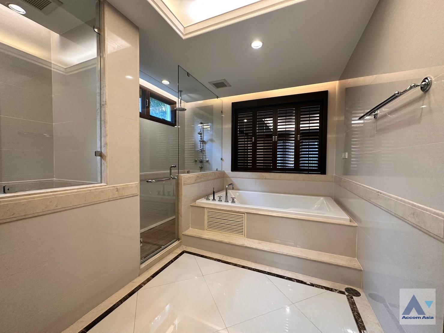 26  4 br House for rent and sale in Sukhumvit ,Bangkok BTS Asok - MRT Sukhumvit at House with pool Exclusive compound 1812512