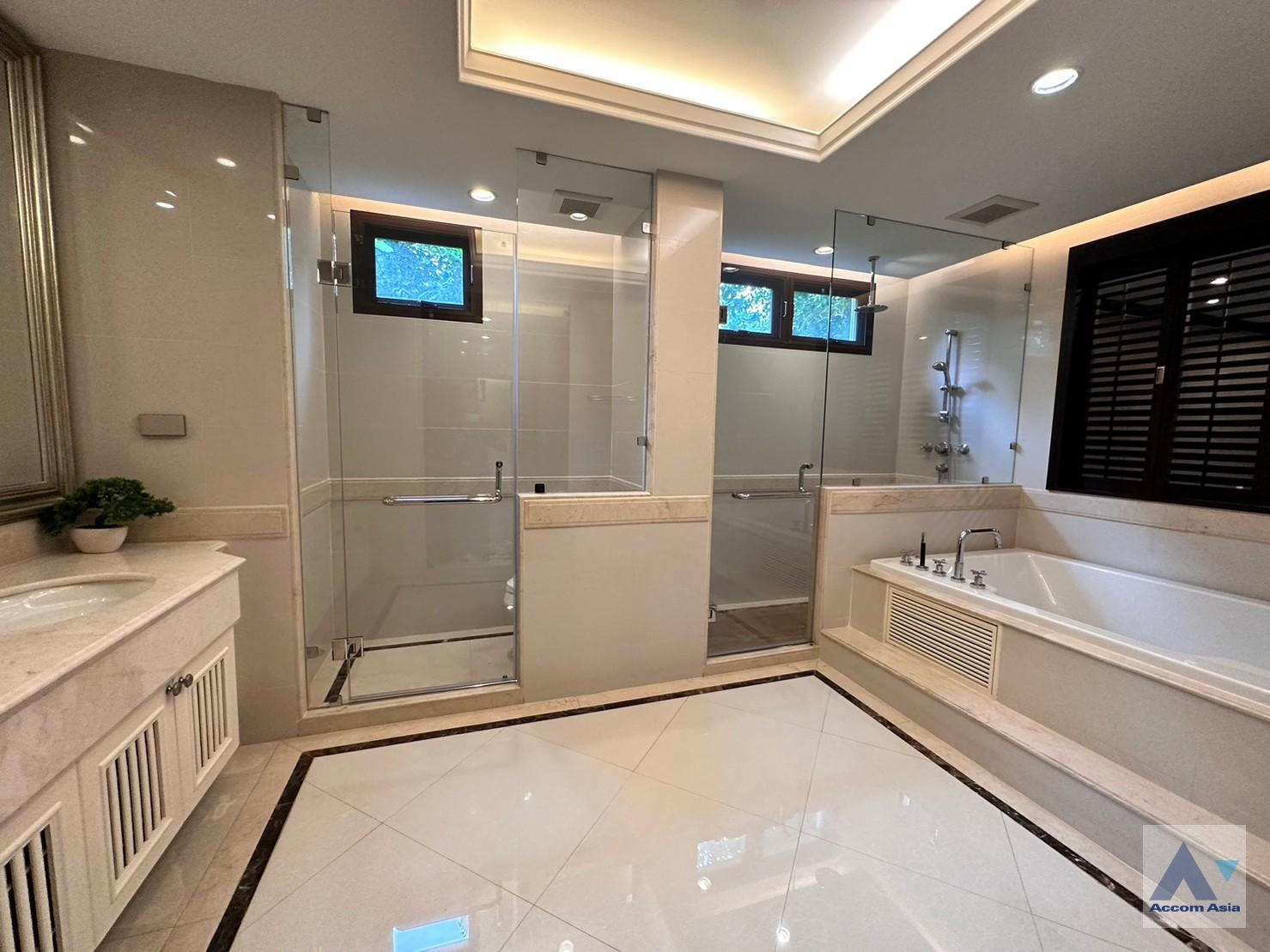 24  4 br House for rent and sale in Sukhumvit ,Bangkok BTS Asok - MRT Sukhumvit at House with pool Exclusive compound 1812512